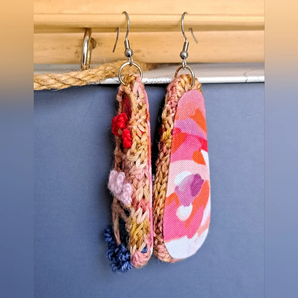 Teardrop Hand Knitted and Embroidered Earrings with Dry Flowers Colorful Cotton - Picture 3 of 16